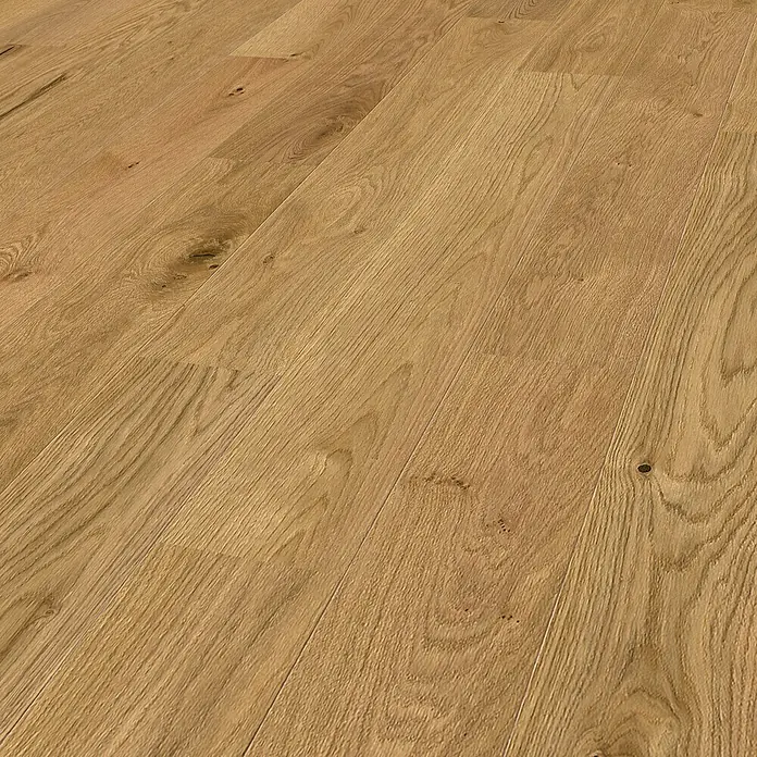 Living by Haro Parkett - Eiche gebürstet Naturöl, Landhausdiele, 1.085 x 180 x 11 mm - Nahaufnahme von warmem, natürlich gemaserten Eichenparkett. Die Holzstruktur und Farbvariationen verleihen dem Boden ein rustikales Aussehen.