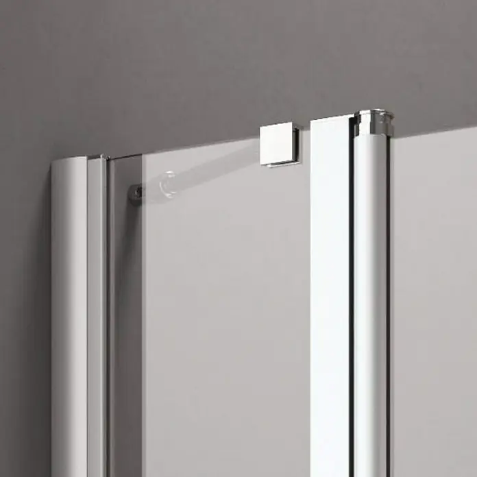GEO Hit Eckdusche B-E210 - L x B x H: 120 x 90 x 202,2 cm, Unbeschichtet, Silber, Glasstärke: 6 mm - Nahaufnahme einer modernen Duschkabine mit klaren Linien und chromfarbenen Beschlägen, die ein elegantes Badezimmerdesign zeigt.