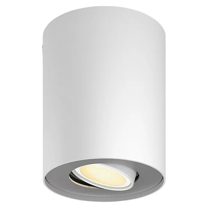 Philips Hue LED-Deckenstrahler White Ambiance Pillar - 4,2 W, L x B x H: 10,3 x 10,3 x 12 cm, Weiß, Neutralweiß - Nahaufnahme einer modernen, weißen Deckenleuchte mit verstellbarem Lichtkopf. Ideal für stilvolle Innenraumbeleuchtung.