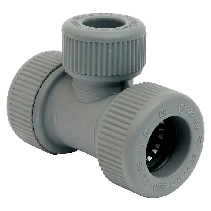Pieza T reductora PB - 22 x 15 x 22 mm - Conector de tubería en T de plástico gris con tuercas moleteadas y una derivación central para fontanería.