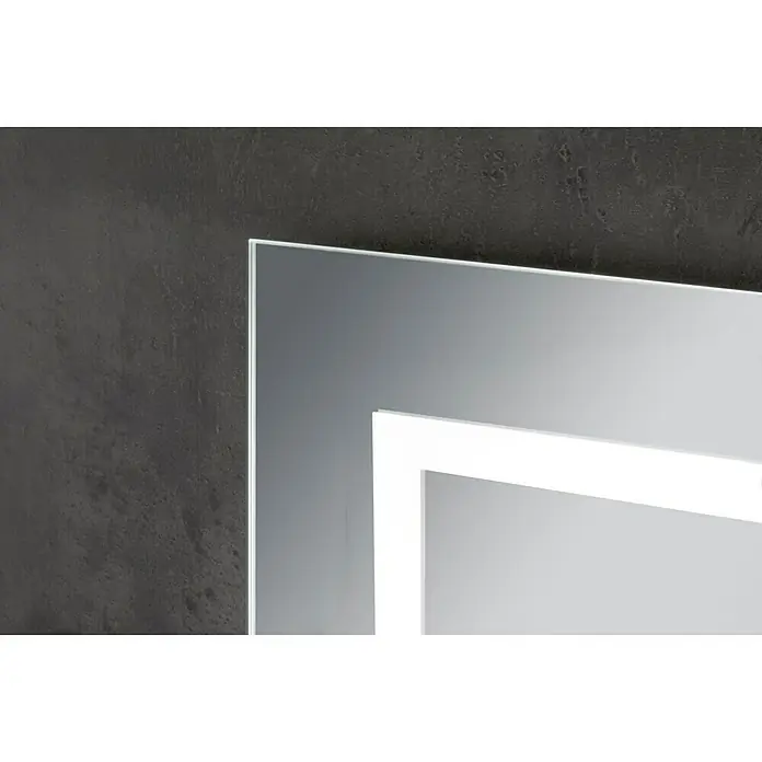 Espejo con luz Linnea - An x Al: 60 x 80 cm - Primer plano de un espejo moderno con iluminación LED integrada, montado en una pared oscura. La luz acentúa el diseño elegante.