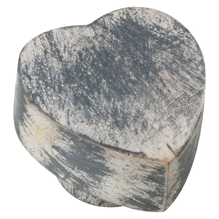 Nesu Tirador para muebles Corazón - L x An x Al: 3,9 x 3,7 x 2,5 cm, Madera - Primer plano de un joyero artesanal con forma de corazón y un acabado gris cepillado, que ofrece una estética rústica.
