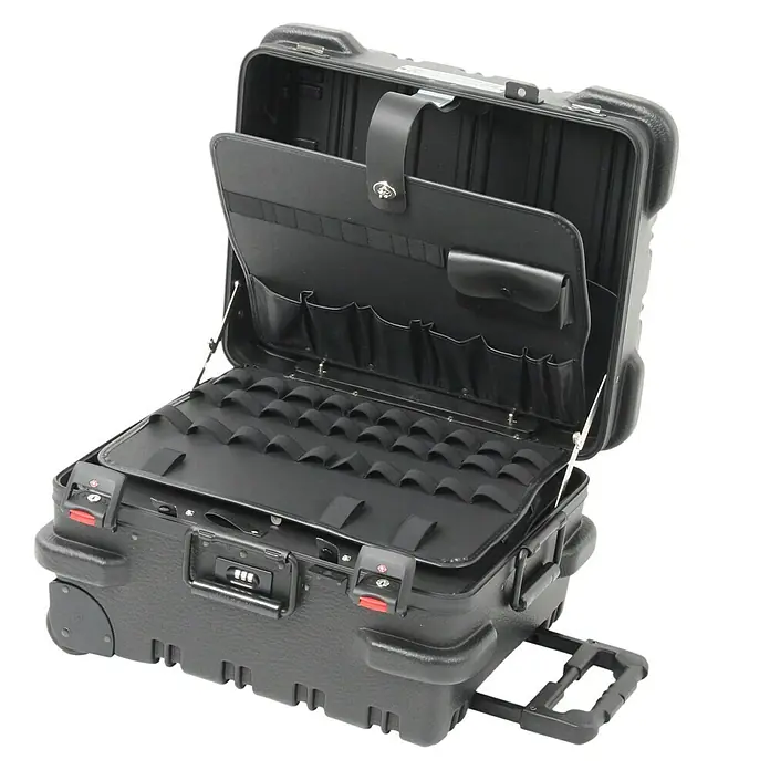 Hepco & Becker Werkzeugkoffer Chicago Case 5530 - L x B x H: 420 x 510 x 340 mm, High Density Polyethylen (HDPE) - Geöffneter, schwarzer Werkzeugkoffer-Trolley mit vielen Fächern und einem Zahlenschloss für den sicheren Transport von Werkzeugen.