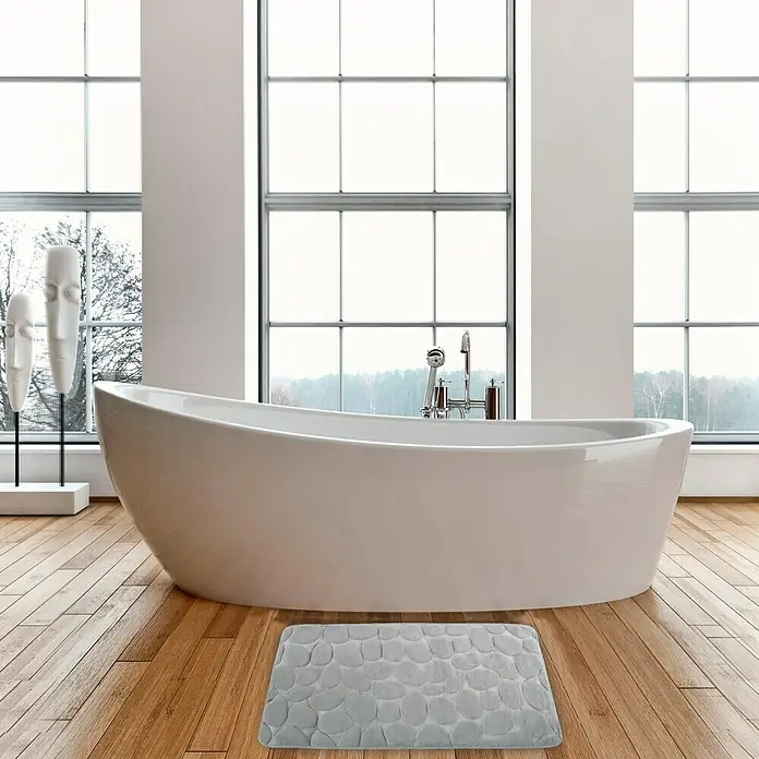 MSV Alfombra de baño Piedras - 60 x 40 cm, Poliéster, Gris - Un baño elegante con una bañera independiente y una alfombra de baño gris con estampado de guijarros.