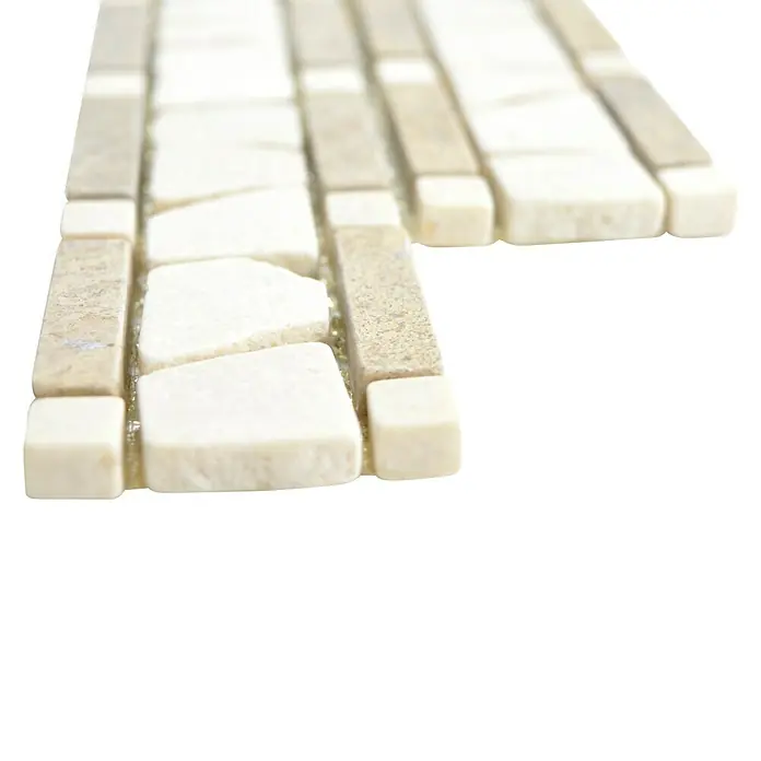 Fliesenbordüre Ladder BO LA BC07 - 30 x 5 cm, Mix Beige/Braun, Matt - Nahaufnahme der beigen und weißen Mosaikfliesen, die ein einzigartiges und elegantes Design für jeden Raum bieten.