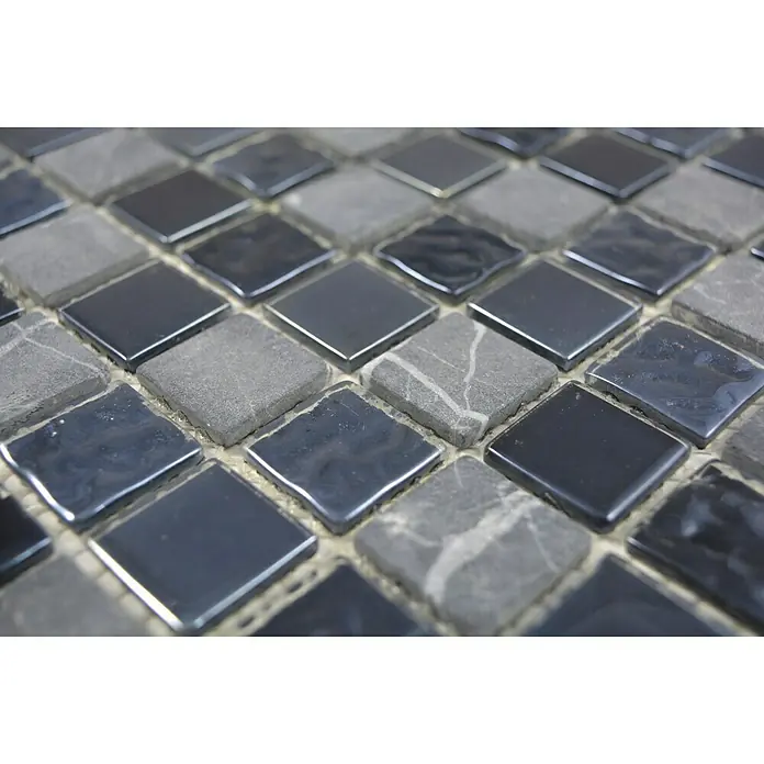 Mosaikfliese Crystal Mix CM M462 - 32,7 x 30,2 cm, Schwarz, Glänzend - Nahaufnahme des Mosaikfliesenmusters, das die Textur und das Design der quadratischen Fliesen hervorhebt.