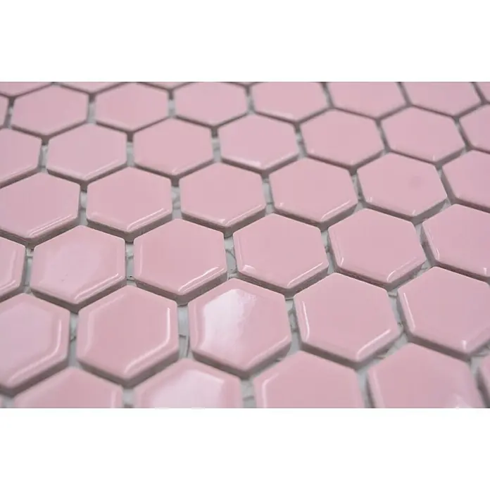 Mosaikfliese Hexagon Uni HX 220 - 26 x 30 cm, Rosa, Glänzend - Nahaufnahme von rosa sechseckigen Fliesen, die ein Muster bilden und eine moderne und elegante Ästhetik für jeden Raum bieten.
