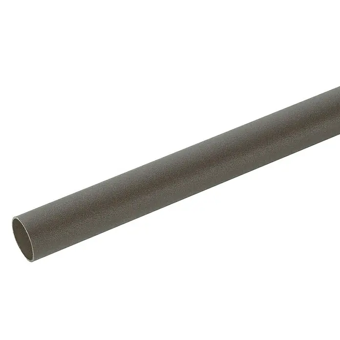 Expo Ambiente Gardinenstange - Rost, Länge: 240 cm, Durchmesser: 20 mm - Nahaufnahme eines isolierten, grauen PVC-Rohrs auf schwarzem Hintergrund, das für Sanitär- oder Bauprojekte geeignet ist.