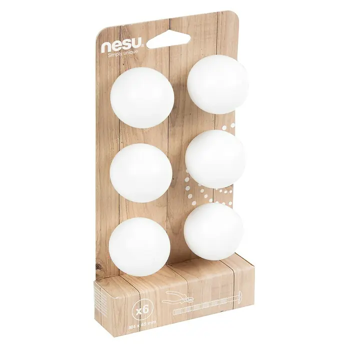 Nesu Pomo para muebles 445BL2 6 uds. - Ø x Al: 40 x 37 mm, Madera - Paquete de seis pomos de mueble blancos Nesutex M4 x 45 mm sobre un tablero de madera con el logotipo de Nesutex. Ideal para dar un toque moderno.