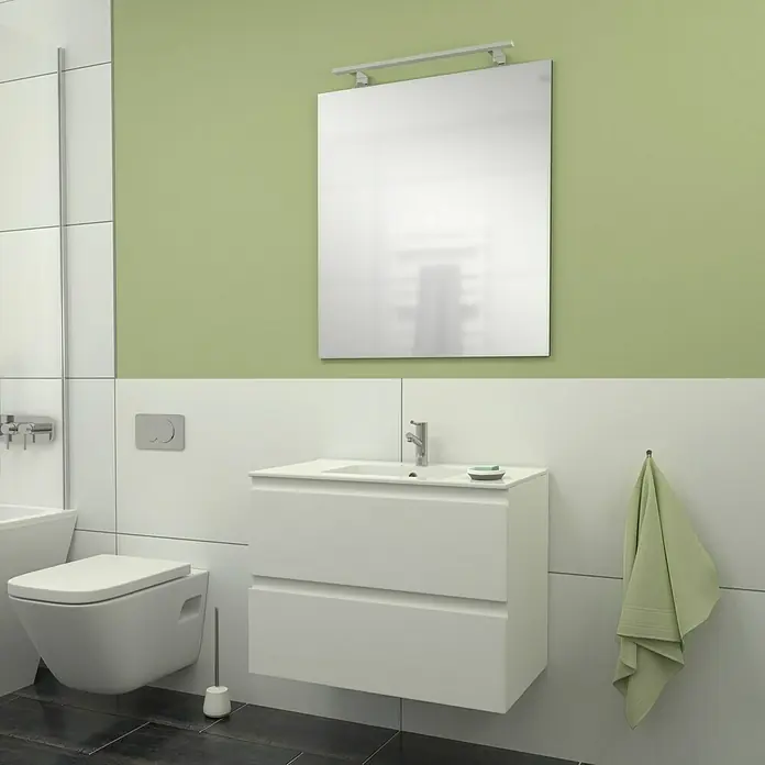 Camargue Espacio LED-Aufsatzleuchte Lisa10 W, Chrom - Badezimmer mit weißem Waschtischunterschrank, Toilette und großem Spiegel an einer hellgrünen Wand für ein modernes Ambiente.