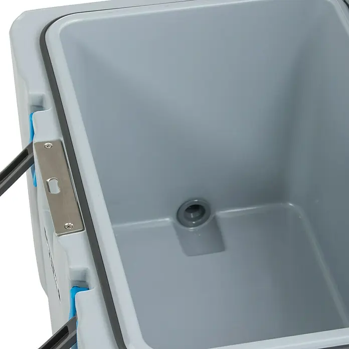 Lifetime Kühlbox - L x B x H: 44 x 69 x 44 cm, Grau, 52 l - Innenansicht einer grauen Kühlbox, die ein geräumiges Fach und einen Abfluss für einfache Reinigung bietet. Ideal für Outdoor-Abenteuer.