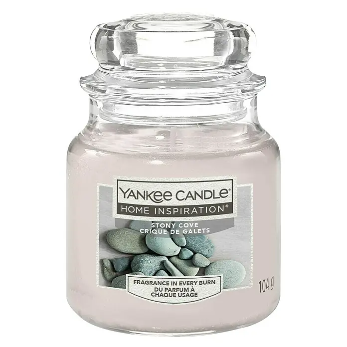 Yankee Candle Home Inspirations Duftkerze - Im Glas, Stony Cove, Small - Ein Yankee Candle Home Inspiration Duftkerze im Glas, Sorte Stony Cove, die ein entspannendes Ambiente schafft.