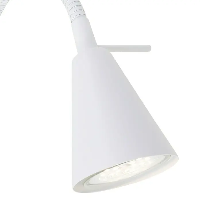 Briloner Foco de pared LED Comfort Light - Blanco, 4 W - Primer plano de una lámpara de escritorio blanca con cuello flexible y luz LED, ideal para espacios de trabajo.