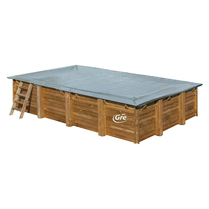 Gre Pool-Abdeckplane Winter - L x B: 658 x 360 cm, Kunststoff - Ein rechteckiger Holzpool mit Abdeckung und Leiter, ideal für den Garten und zur Entspannung an heißen Tagen.