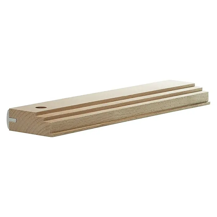 Wolfcraft Schlagholz - L x B x H: 28,1 x 6,2 x 2,4 cm - Nahaufnahme eines hellen Holzregals mit Rillen und Löchern, ideal für die Wandmontage und zur stilvollen Aufbewahrung von Gegenständen.