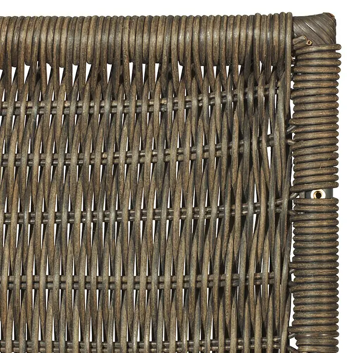 Sichtschutzelement Öland - 90 x 150 cm, Dunkelbraun - Nahaufnahme eines braunen Rattan-Gartensessels, der handgeflochten wurde und sich ideal für den Außenbereich eignet.