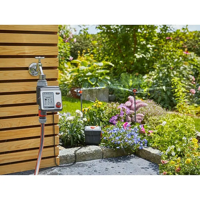 Gardena Bewässerungscomputer Master - Bewässerungsdauer: 1 s - 99 min - Automatische Gartenbewässerung mit einem smarten Bewässerungscomputer für eine präzise und zeitgesteuerte Bewässerung.