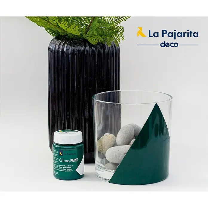 La Pajarita Pintura Gloss Paint Sometimes, 75 ml - Brillante - Un vaso decorado con pintura brillante La Pajarita, junto a un bote del mismo color. Perfecto para manualidades y decoración.
