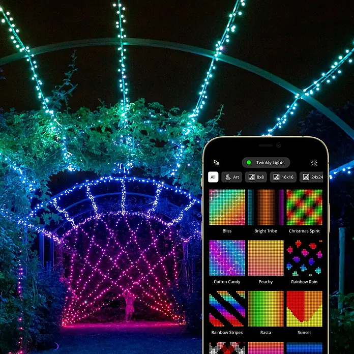 Twinkly Smart-LED-Lichterkette StringsAußen, 20 m, Lichtfarbe: RGBW, Anzahl Leuchtmittel: 250 Stk., Netzbetrieben - Smartphone-App zur Steuerung von Twinkly Lichterketten, die einen Gartenbogen mit bunten, leuchtenden Effekten verwandeln.