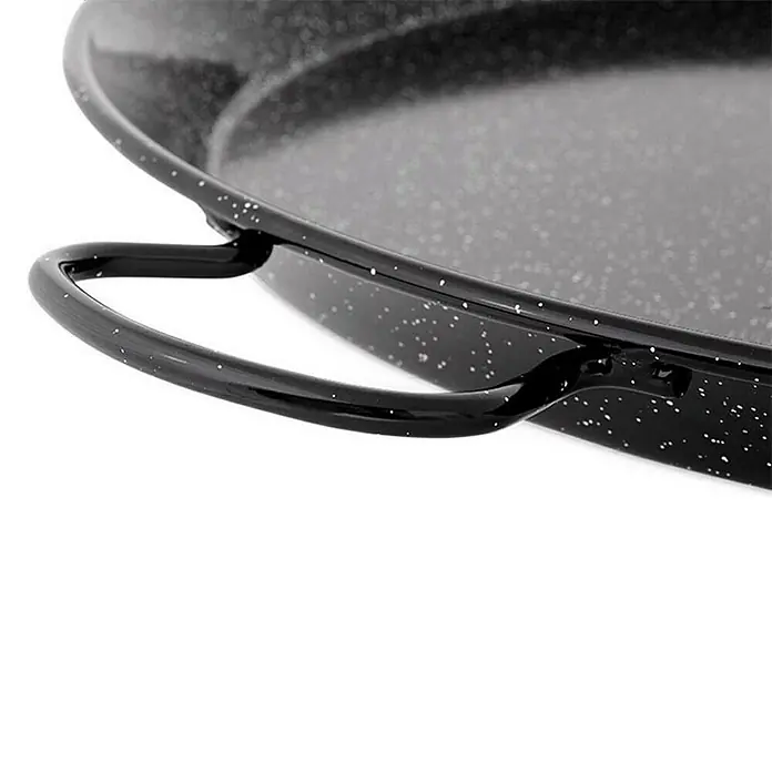 Plancha vitrificada - L x An: 30 x 30 cm, Diámetro: 30 cm, Chapa niquelado brillante - Primer plano de una paellera negra con superficie moteada blanca y asas robustas, perfecta para cocinar al aire libre.