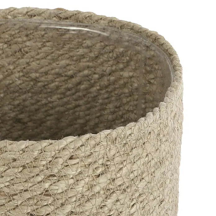 Mica Decorations Pflanzkorb Atlantic - Außenmaß (Ø x H): 12 x 12 cm, Naturmaterialien, Creme - Nahaufnahme eines runden, beigefarbenen Pflanzgefäßes aus Jute mit einer transparenten Kunststoffauskleidung, ideal für Zimmerpflanzen.