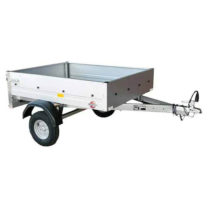Stema Anhänger Mini 350 - Nutzlast: 270 kg, Einachser, 134x 108 x 26,5 cm, Ungebremst - Einachsiger Anhänger von Stema mit silberner Ladefläche und schwarzem Fahrgestell für den Transport von Gütern und Materialien.