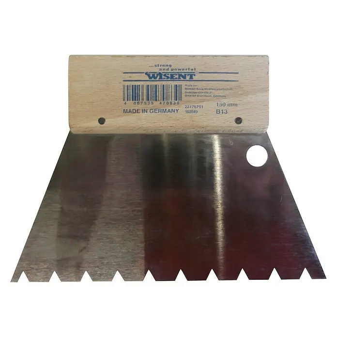 Wisent Zahnspachtel - Blattbreite: 180 mm, B13, Zahnung: 7 mm - Bild einer WISENT Fliesenkelle mit gezackter Kante und Holzgriff, ideal zum Auftragen von Klebstoffen und Mörtel.