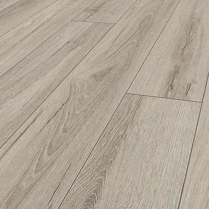 Krono Original Laminat Super Natural - Longbow Oak, Landhausdiele, 1.288 x 195 x 8 mm - Nahaufnahme von hellem Laminatboden mit Holzmaserung, ideal für moderne Innenräume. Die Paneele verleihen Wärme und Stil.
