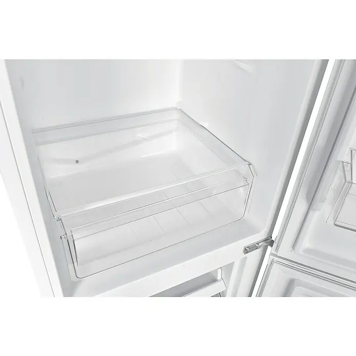 PKM Kühl-Gefrierkombination KGK262EW - Nutzinhalt Gesamt: 262 l, 56 x 55 x 180 cm, Weiß - Detailaufnahme eines Kühlschranks mit transparenten Gemüsefächern. Perfekt zur übersichtlichen Lagerung von frischen Lebensmitteln.