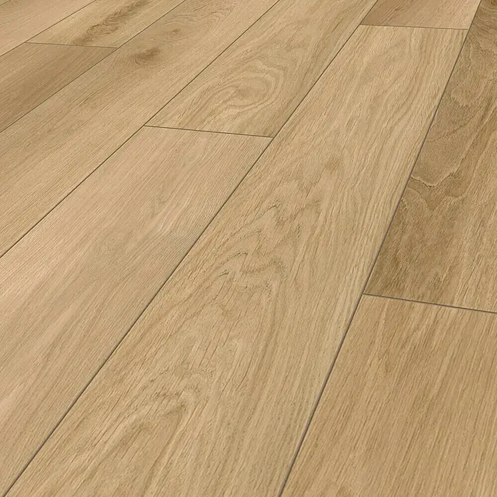 Krono Original Vinylboden Rocko 5+1 - Scandipure, Landhausdiele, 1.210 x 192 x 6 mm - Nahaufnahme von hellen, modernen Laminatbodenfliesen, die eine elegante und pflegeleichte Bodenlösung bieten.