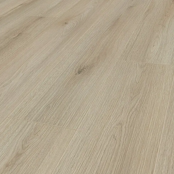 Krono Original Laminat Atlantic 8 - Ecru Cantal Oak, Landhausdiele, 1.288 x 195 x 8 mm - Nahaufnahme von hellem Holzlaminatboden, der die natürliche Holzmaserung und die Verbindungslinien der Dielen zeigt.