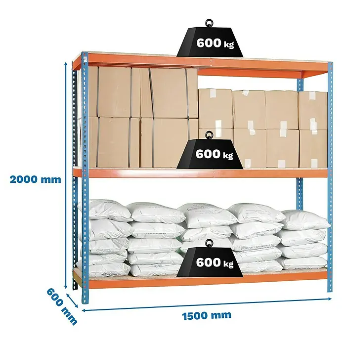 Simonrack Simonforte Schwerlastregal Simonforte Chipboard - H x B x T: 200 x 150 x 60 cm, Traglast pro Boden: 600 kg, Anzahl Böden: 3 Stk., Stecken, Blau/Orange - Das Bild zeigt ein orangefarbenes Schwerlastregal mit drei Fächern und blauen Eckpfosten, das mit Gewichten und Waren beladen ist.