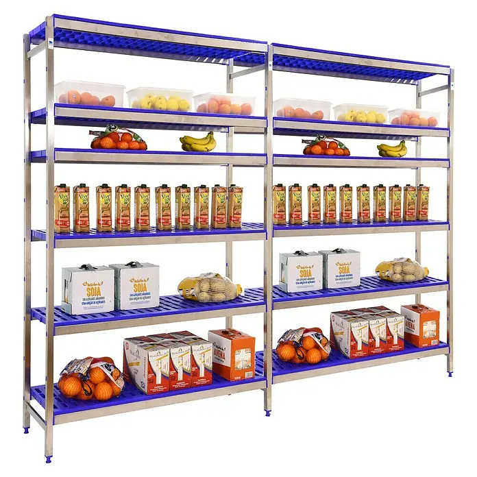 Simonrack Simoninox Metallregal Grundelement - H x B x T: 200 x 329 x 50 cm, Traglast pro Boden: 180 kg, Anzahl Böden: 6 Stk., Stecken, Material Boden: Kunststoff - Ein Regal voller Lebensmittelprodukte, darunter Obst, Getränke und Sojaprodukte, ordentlich aufgereiht.