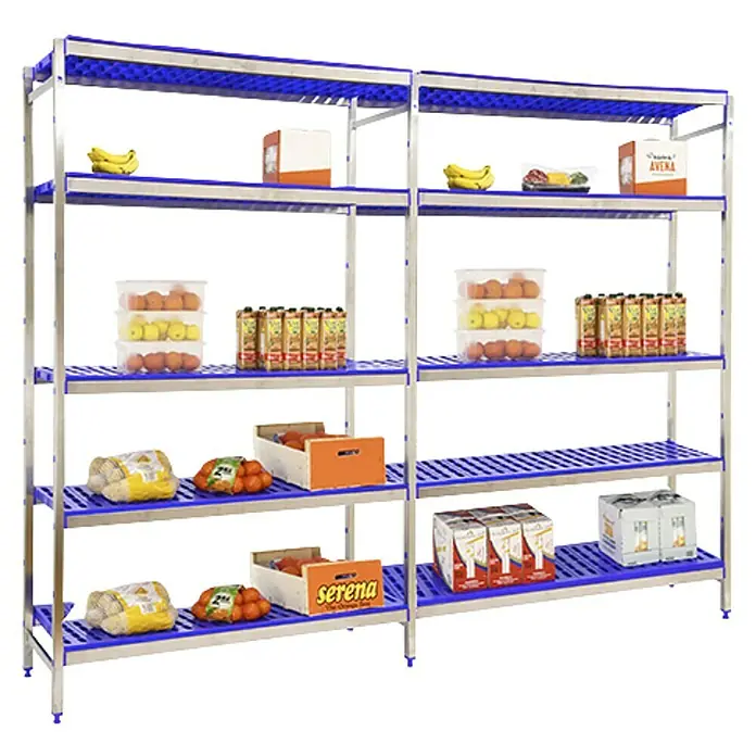 Simonrack Simoninox Metallregal Grundelement - H x B x T: 160 x 329 x 40 cm, Traglast pro Boden: 180 kg, Anzahl Böden: 5 Stk., Stecken, Material Boden: Kunststoff - Aufnahme von blauen Lagerregalen mit einer Vielzahl von Waren, darunter Bananen, Äpfel, Saft und Konserven.