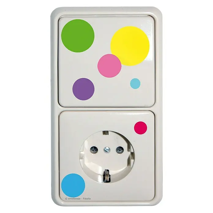 Vinilo de pared - Plástico, Bolas de colores - Un enchufe decorativo con puntos coloridos, que añade un toque de color juguetón a cualquier habitación sin dejar de ser funcional.
