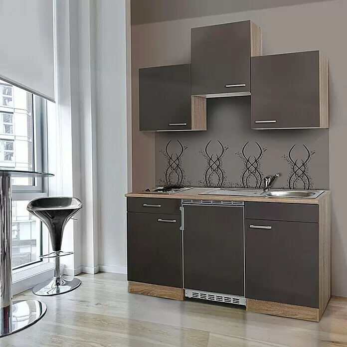 Respekta Cocina compacta Luis - Ancho: 150 cm, Color frontal: Gris, Color del cuerpo: Marrón, Placa vitrocerámica - Cocina compacta gris oscuro y madera clara con fregadero, encimera y mini-nevera en un moderno apartamento.