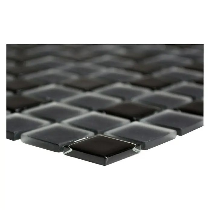 Selbstklebemosaik Quadrat Crystal Mix SAM 4CM22 - 30 x 30 cm, Schwarz, Matt - Nahaufnahme eines Blatts schwarzer, quadratischer Glasmosaikfliesen. Ideal für Bad, Küche oder zur Gestaltung von Akzentwänden.