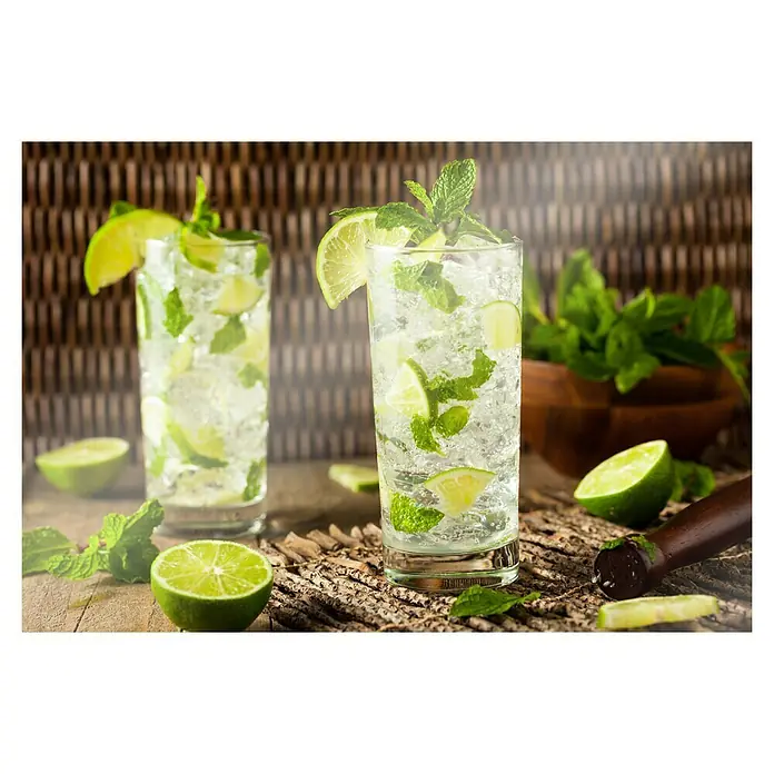 CUCINE Küchenrückwand - Caipirinha, 60 x 40 cm, Stärke: 6 mm, Einscheibensicherheitsglas (ESG) - Erfrischende Mojitos: Zwei Gläser voller spritziger Mojitos mit Limetten und Minze, perfekt für warme Tage.