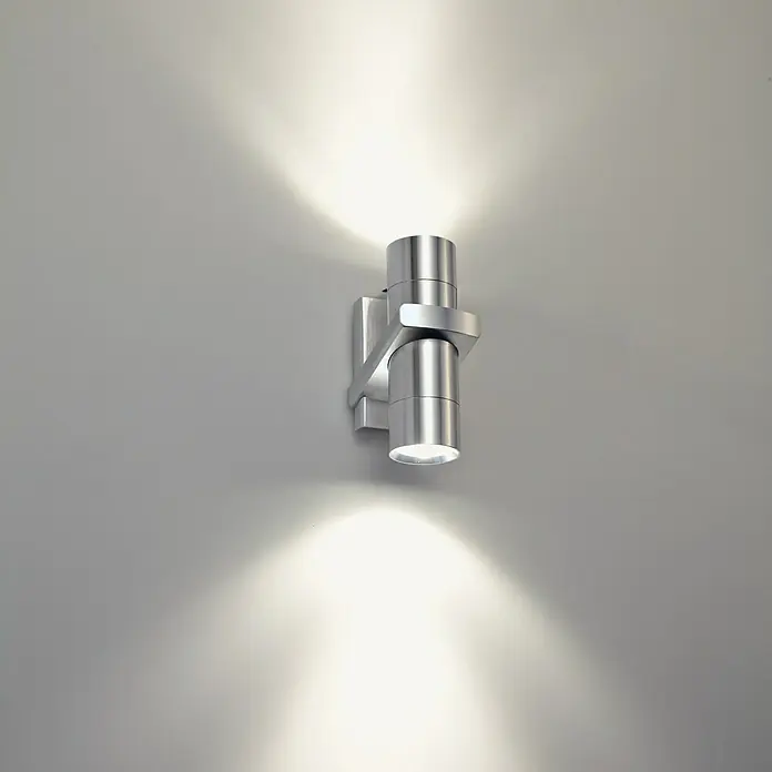 Voltolux Alu-Design Aplique de pared Trapani - 50 W, Plata - Lámpara de pared plateada con dos lámparas cilíndricas que irradian luz hacia arriba y hacia abajo. Diseño moderno para interiores y exteriores.