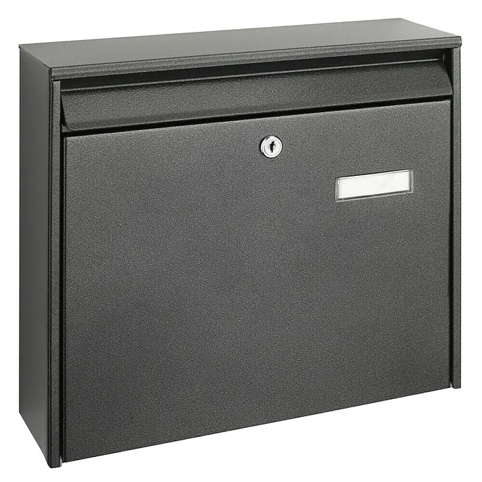 Portaferm Wandbriefkasten PF 44 - L x B x H: 10 x 36,2 x 32,2 cm, Grau, Stahl - Detailaufnahme eines abschließbaren Briefkastens aus anthrazitfarbenem Metall mit Namensschild und Einwurfschlitz.