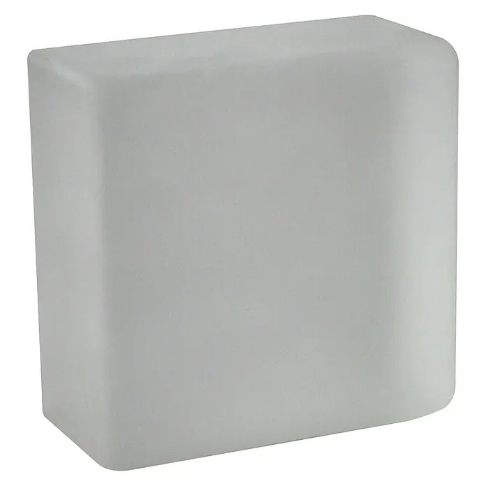 Fuchs Design Glasziegel Crystal Collection - Klar, Seidenmatt, 10 x 10 x 5 cm - Nahaufnahme einer weißen, rechteckigen Wandleuchte mit abgerundeten Kanten, die ein sanftes, diffuses Licht ausstrahlt.