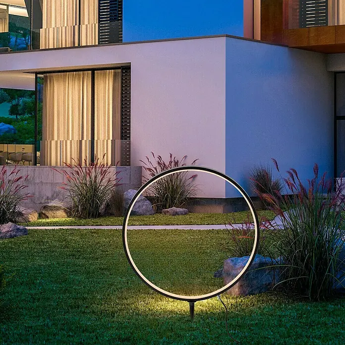 Just Light LED-Erdspießleuchte Zirkulu - 4,7 W, 50 cm, Schwarz, 1 Stk. - Elegante kreisförmige Gartenleuchte, die den Rasen beleuchtet. Ein modernes Designelement für den Außenbereich.