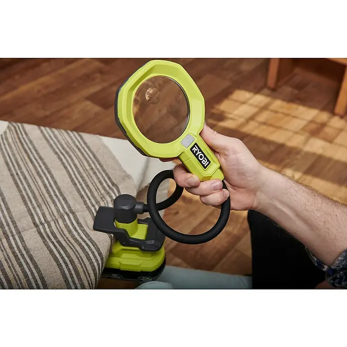 Ryobi ONE+ Akku-Lupenleuchte RML18-0 - 18 V, Ohne Akku - Das Ryobi-Akkulupe mit LED-Beleuchtung bietet vielseitige Einsatzmöglichkeiten und eine flexible Beleuchtung für präzise Arbeiten.