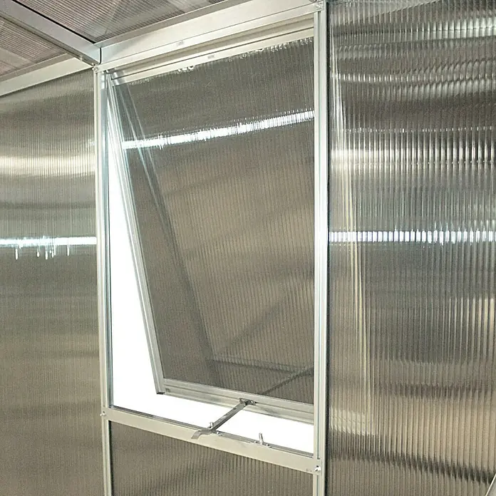 Vitavia Gewächshaus-Seitenfenster V - Passend für: Vitavia Gewächshaus Venus/Apollo/Calypso/Freya/Diana/Uranus/Cassandra/Merkur/Mars/Sirius, Aluminium, Aluminium, Mit Hohlkammerplatte - Nahaufnahme eines Gewächshausfensters aus Polycarbonat mit Aluminiumrahmen, das zur Belüftung geöffnet ist.