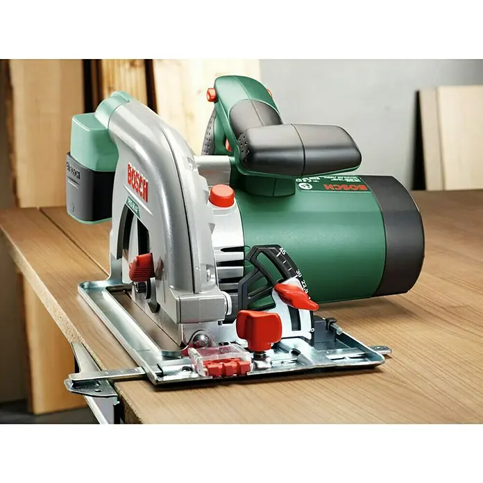 Bosch Handkreissäge PKS 66 AF - 1.600 W, 5.000 U/min - Die Bosch GKS 55+ G Kreissäge bietet präzise Schnitte mit leistungsstarkem Motor und robuster Bauweise für den professionellen Einsatz.