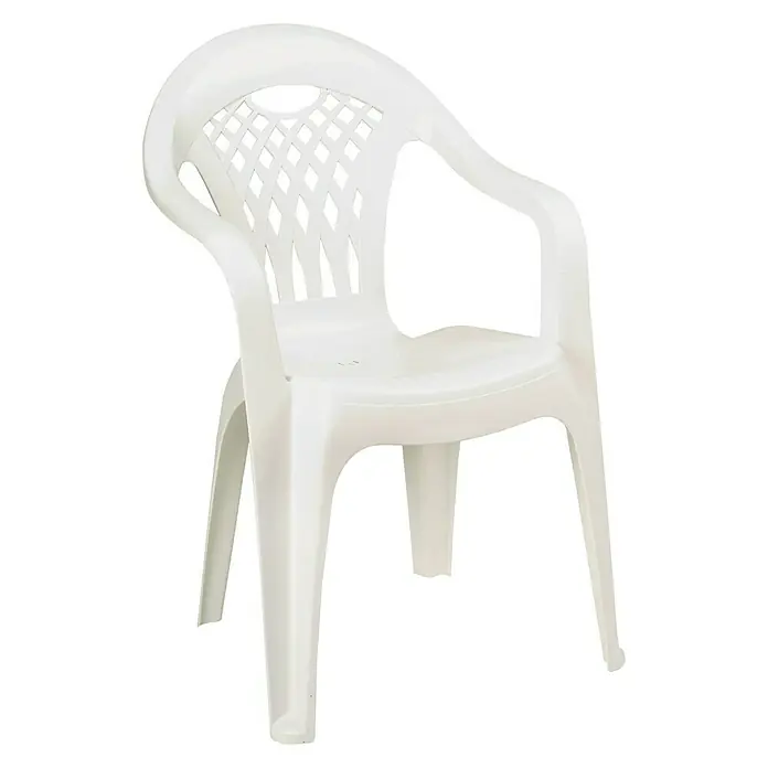 Silla de jardín Cancún - 59 x 54 x 86 cm, Blanco, Polipropileno, Apilable - Imagen de una silla de jardín de plástico blanca con reposabrazos y un diseño decorativo en el respaldo.