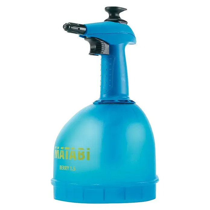Matabi Pulverizador presión previa Berry 1,5 - 1 l, Plástico, Iceblue - Primer plano de un pulverizador azul Matabi Berry 1.5, ideal para jardinería y cuidado de plantas, con boquilla ajustable.