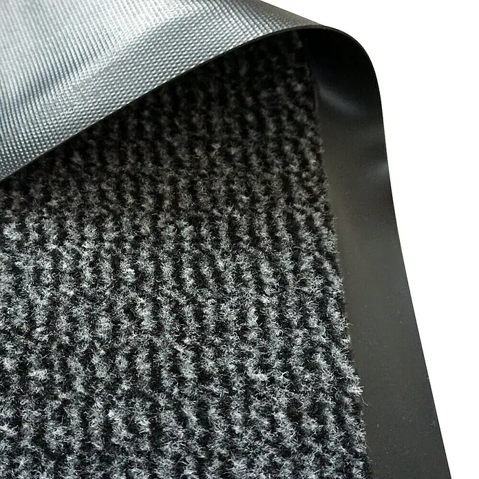Astra Schmutzfangmatte Saphir - Grau, 150 x 90 cm - Detailaufnahme einer robusten, grauen Fußmatte mit gerippter Oberfläche und schwarzem Rand, ideal für den Eingangsbereich.