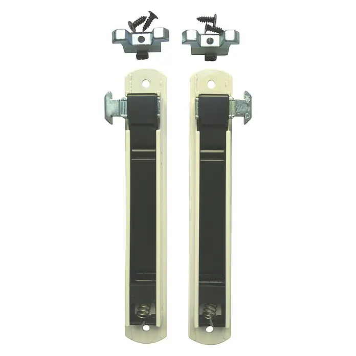 Cerradura para puertas y ventanas 81075 - Blanco - Primer plano de un conjunto de dos cerrojos de puerta blancos con detalles en negro y accesorios de montaje, diseñados para asegurar puertas.