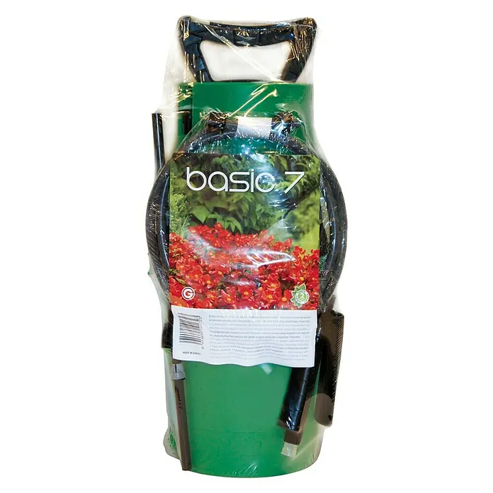 Pulverizador presión previa Basic - 5 l, Plástico, Verde - Primer plano de un pulverizador de jardín "Basic 7" empaquetado, ideal para el cuidado de plantas y flores.